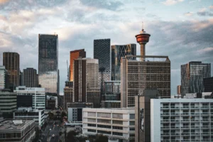 5 Reasons Why Calgary Is the Perfect Base for Exploring the Canadian Rockies 2 alex c ymsyHoqD0XE unsplash When people think about visiting the Canadian Rockies, their minds usually go straight to Banff, Jasper, or Lake Louise. And sure, those places are incredible — there's no doubt about it. But here's something you might not know: one of the smartest, most convenient places to start your adventure is actually Calgary.