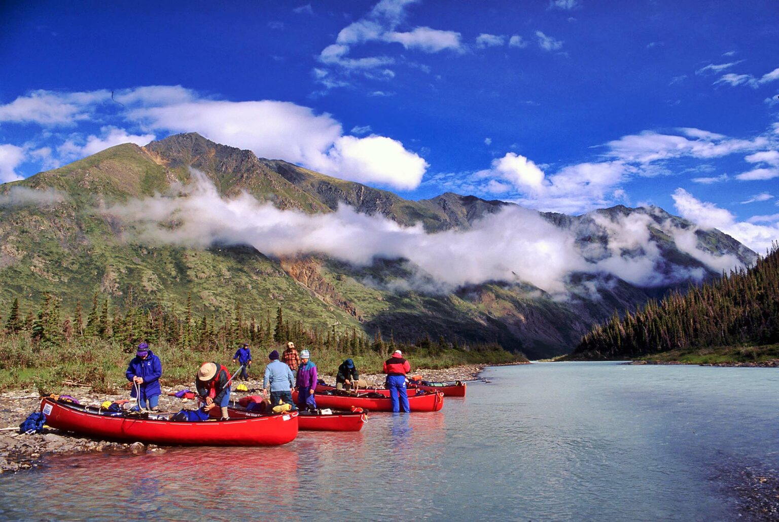 Best Lakes and Rivers for Kayaking and Canoeing Trips