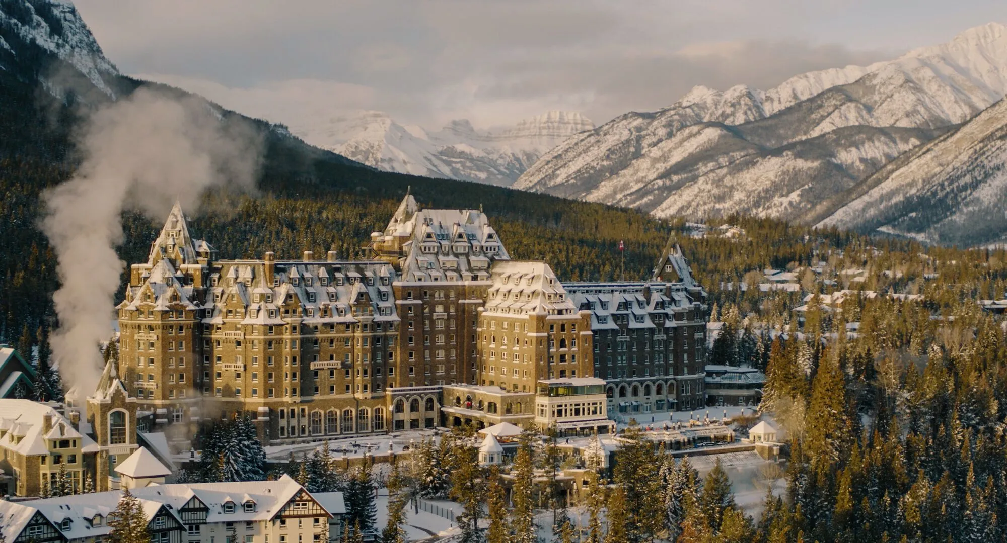 Banff Weather Year-Round: A Month-by-Month Guide for Travelers 5 Banff Weather Year-Round: A Month-by-Month Guide for Travelers
