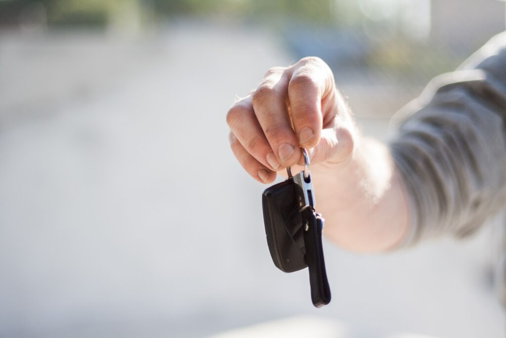 Car Rental Deals: The Smart and Easy Guide to Real Savings 3 pexels negativespace 97079 1 Car rental deals are what you search when you want a good car for less. Everyone loves a deal, but not every deal is real. Some low prices hide fees that show up at the counter. A true deal is a fair price with clear terms and no surprises. This guide shows you the smart and easy way to spot a real car rental deal and skip the fake ones.